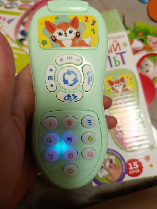 Фотография покупателя товара Обучающая игрушка «Умный пульт», световые и звуковые эффекты, зелёный - Фото 6