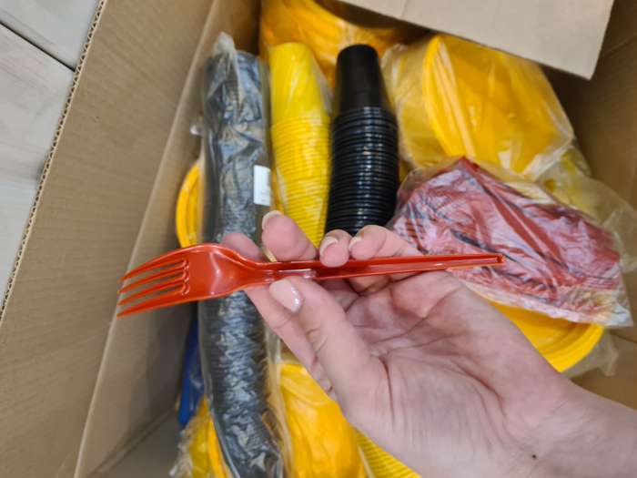 Фотография покупателя товара Вилка пластиковая одноразовая, 16,5 см, цвет красный - Фото 2