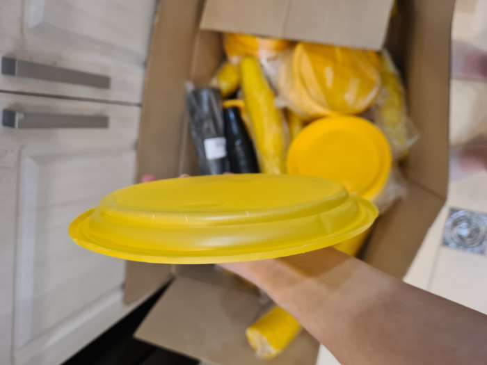 Фотография покупателя товара Тарелка пластиковая одноразовая столовая, d=20,5 см, цвет жёлтый - Фото 2