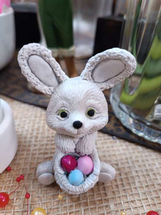 Фотография покупателя товара Фигурка гипс «Кролик с корзиной яиц», 5×5×8 см, серый - Фото 1