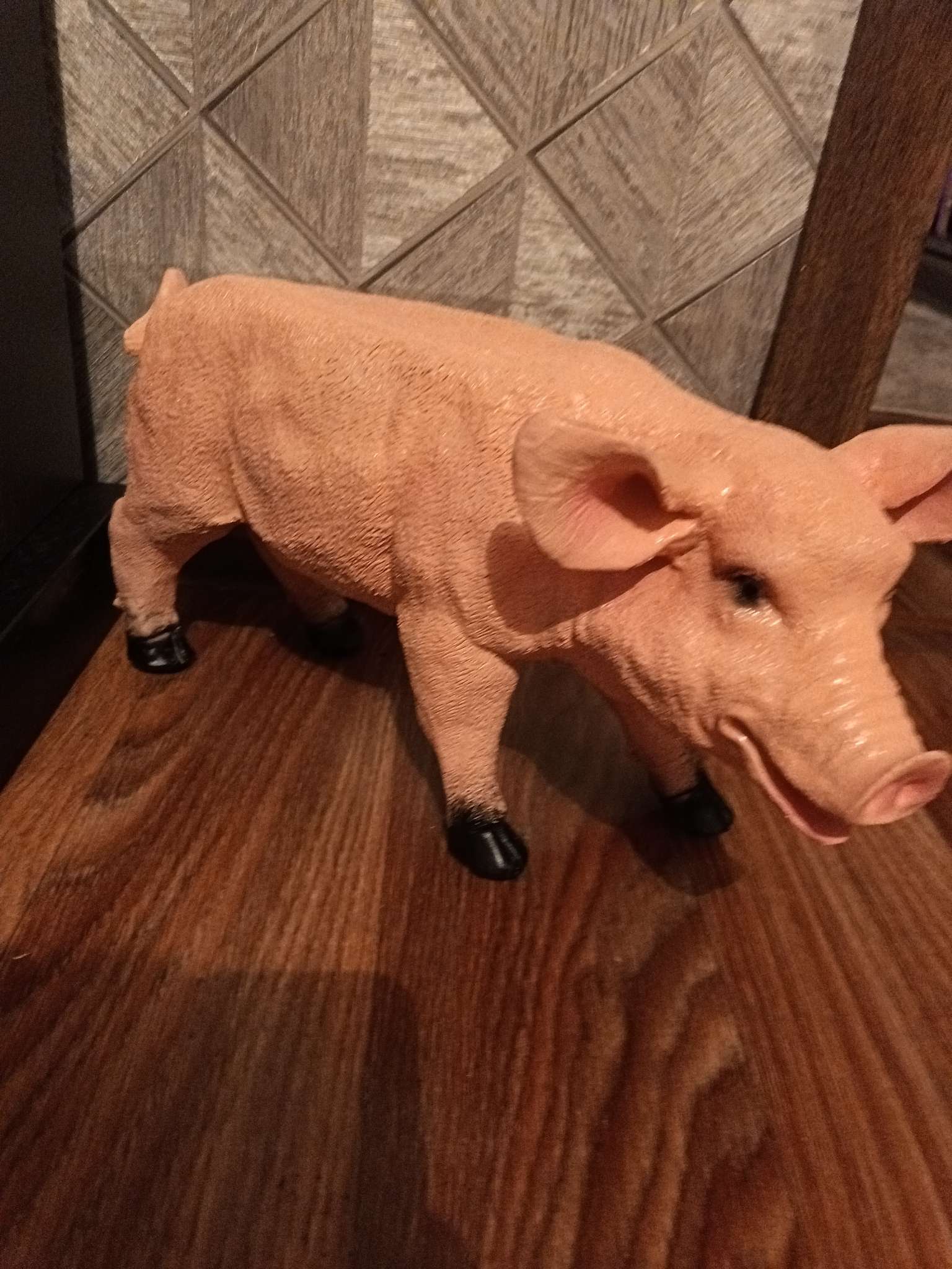 Фотография покупателя товара Садовая фигура из полистоуна «Свинка», 24×44 см - Фото 1