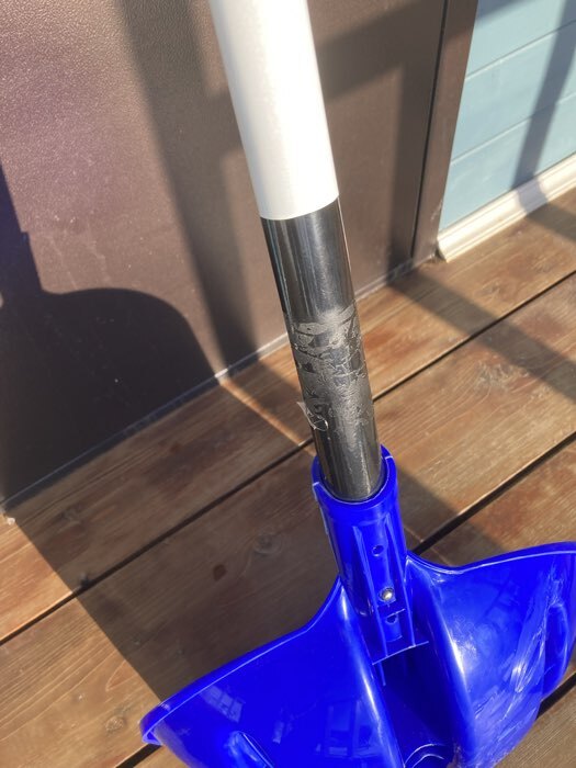 Фотография покупателя товара Лопата для уборки снега, пластиковый ковш 400×525 мм, алюминиевая планка, алюминиевый черенок, с ручкой - Фото 2