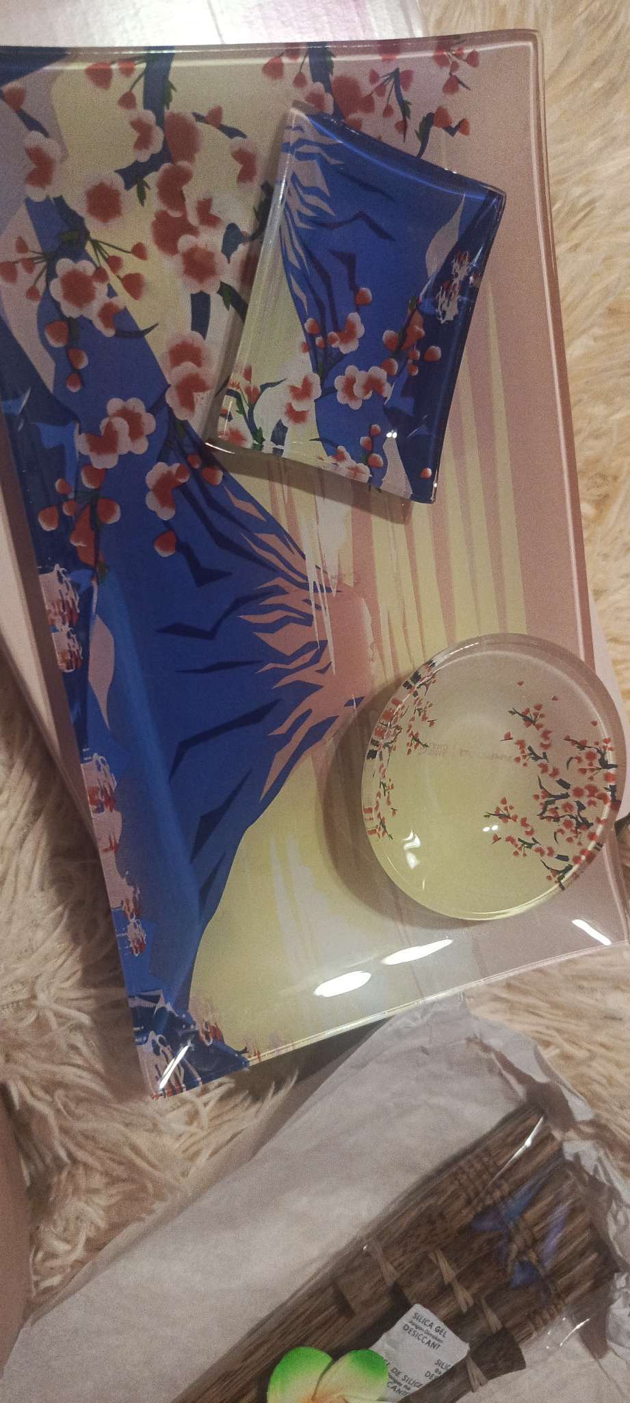 Фотография покупателя товара Набор для суши из стекла Доляна «Фудзияма», 3 предмета: соусники 8×2 см, 8×6 см, подставка 25×15×2 см - Фото 15