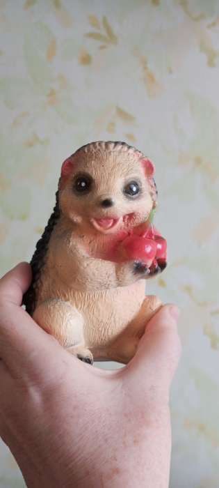 Фотография покупателя товара Садовая фигура из гипса «Ёжик с вишней», 9×11×13.5 см - Фото 1