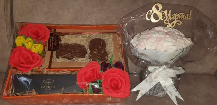 Фотография покупателя товара Шоколадные фигурки, 2 в 1 «Любимой учительнице + 8 марта. Розы», 160 г - Фото 1