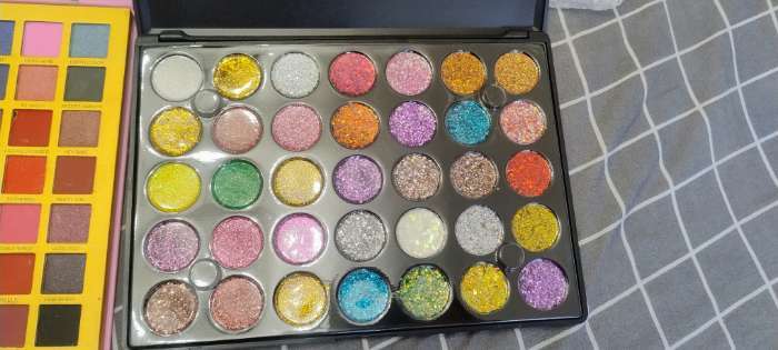 Фотография покупателя товара Палетка теней с блёстками, 35 цветов - Фото 3