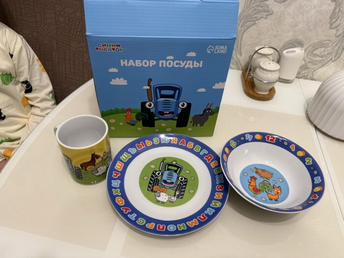 Фотография покупателя товара Подарочный набор посуды керамической, 3 предмета, Синий трактор, кружка 200 мл, тарелка 19 см, салатник 250 мл - Фото 1