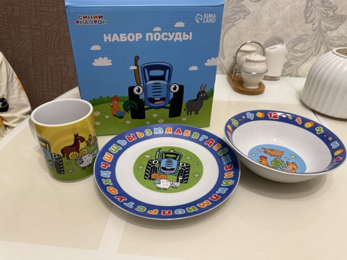 Фотография покупателя товара Подарочный набор посуды керамической, 3 предмета, Синий трактор, кружка 200 мл, тарелка 19 см, салатник 250 мл - Фото 2