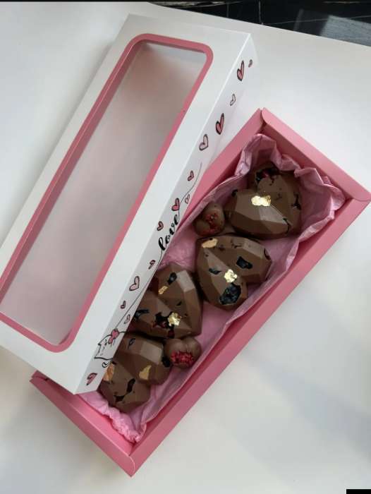 Фотография покупателя товара Коробка складная под 12 конфет «С любовью», 14.4×18.4×3.8 см - Фото 1