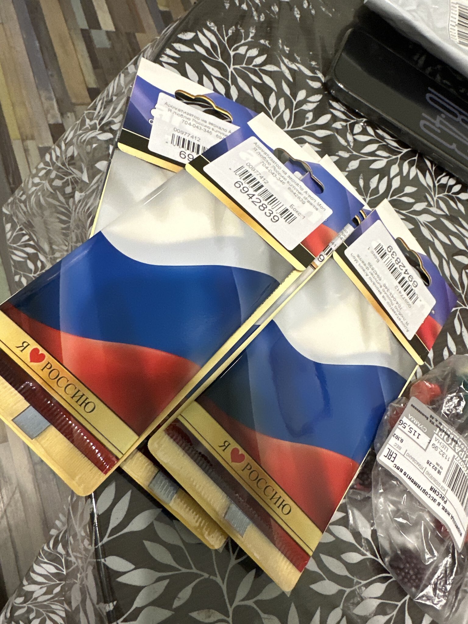 Фотография покупателя товара Ароматизатор Areon Mon «Я люблю Россию», на зеркало, аромат summer dreams 158703a - Фото 5