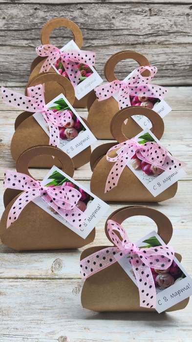 Фотография покупателя товара Подарочная коробка в форме сумочки, складная, с бантом и ручкой, крафт, 6×8×3 см - Фото 5