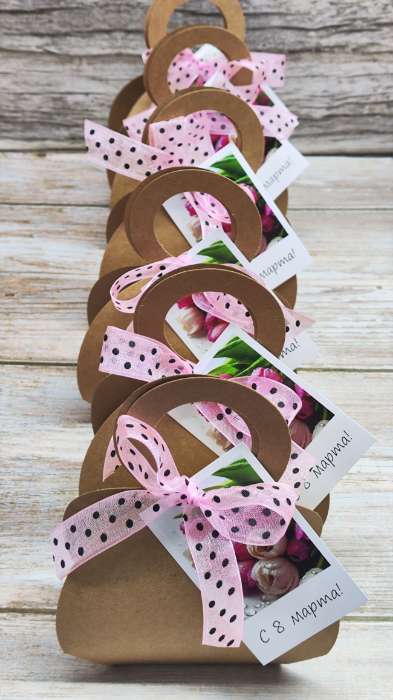 Фотография покупателя товара Подарочная коробка в форме сумочки, складная, с бантом и ручкой, крафт, 6×8×3 см - Фото 6