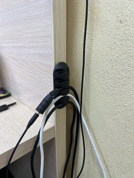 Фотография покупателя товара Держатель для проводов TORSO, самоклеящийся, 5 делений, 6.5×3 см, черный, пластик - Фото 2