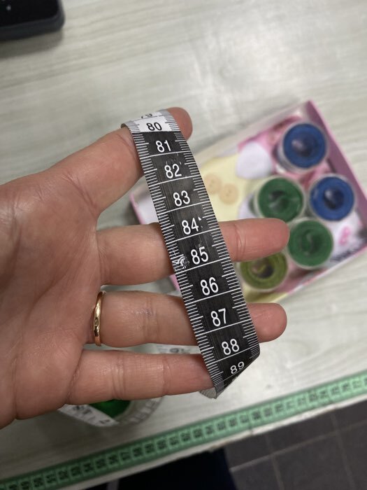 Фотография покупателя товара Сантиметровая лента портновская, в футляре, 1.7×150 см (см/дюймы), МИКС - Фото 2