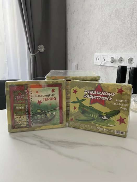 Фотография покупателя товара Подарочный набор: блокнот А6, 40 л., магнитные закладки, ручка «Настоящему герою» - Фото 3