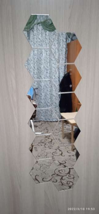 Фотография покупателя товара Наклейки интерьерные "Соты", зеркальные, декор настенный, набор 12 шт, 9 х 10 см