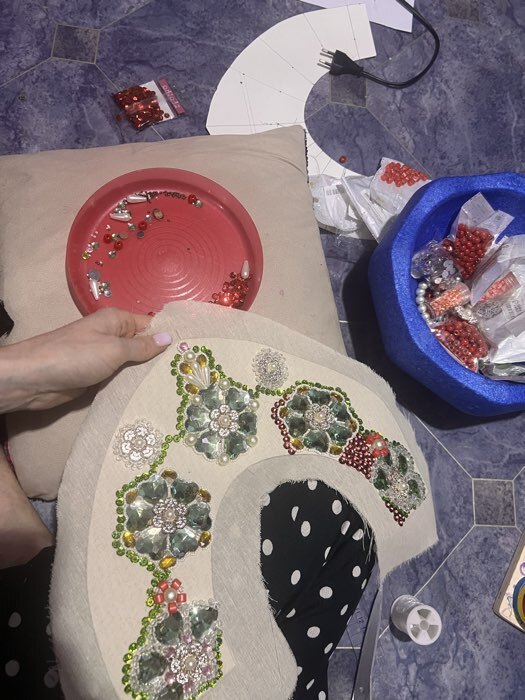 Фотография покупателя товара Декор для творчества пластик, стразы "Золотой цветок с бусиной" набор 10 шт 3х3 см - Фото 2