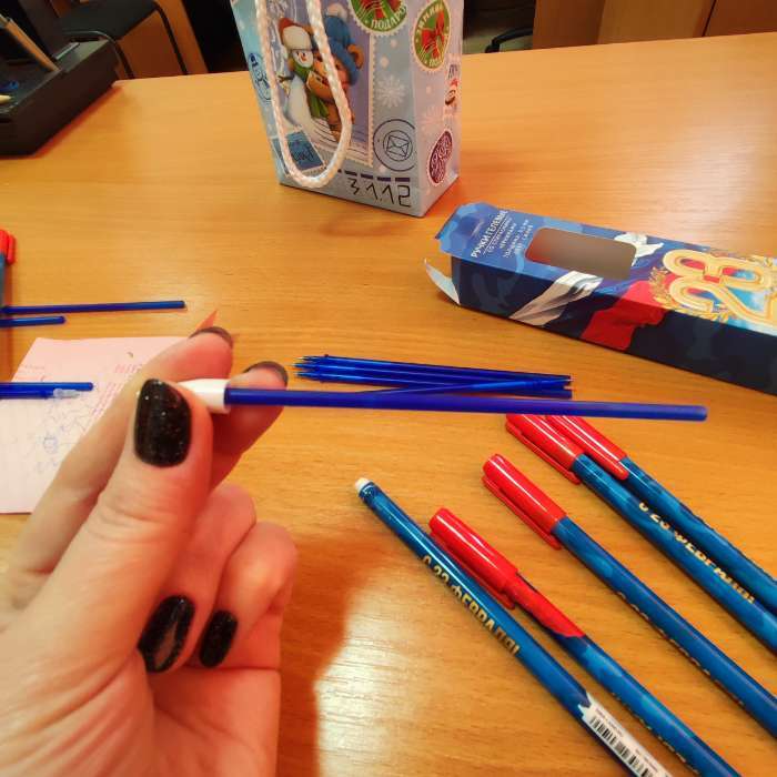 Фотография покупателя товара Ручка пиши-стирай, пластик, с колпачком «С 23 февраля!», синяя паста, 0.5 мм - Фото 4