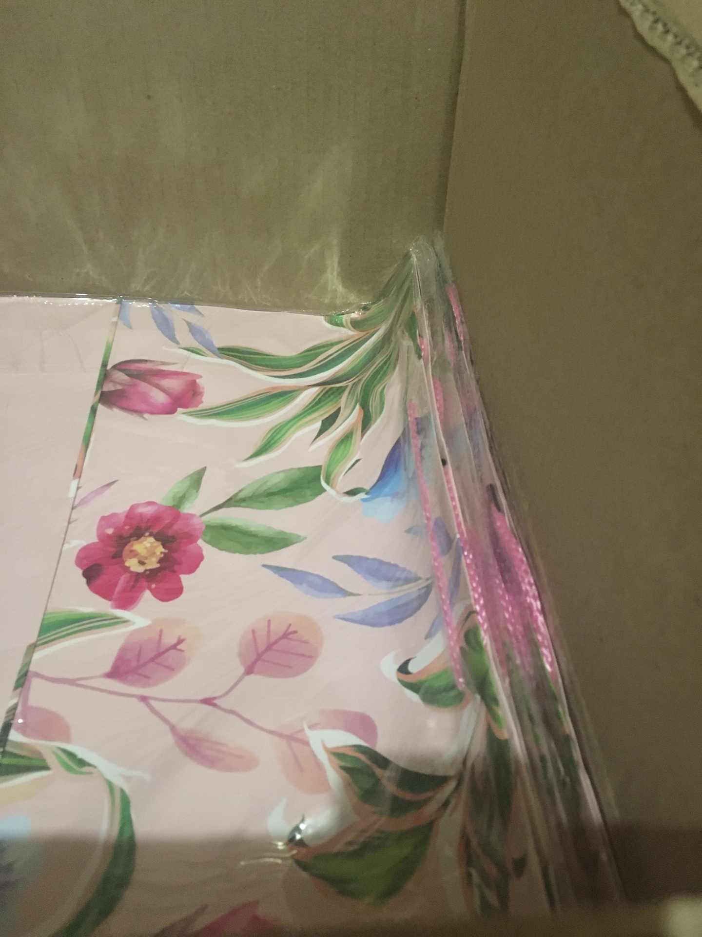 Фотография покупателя товара Пакет подарочный ламинированный горизонтальный, упаковка, «С праздником», MS 18 х 23 х 8 см - Фото 8