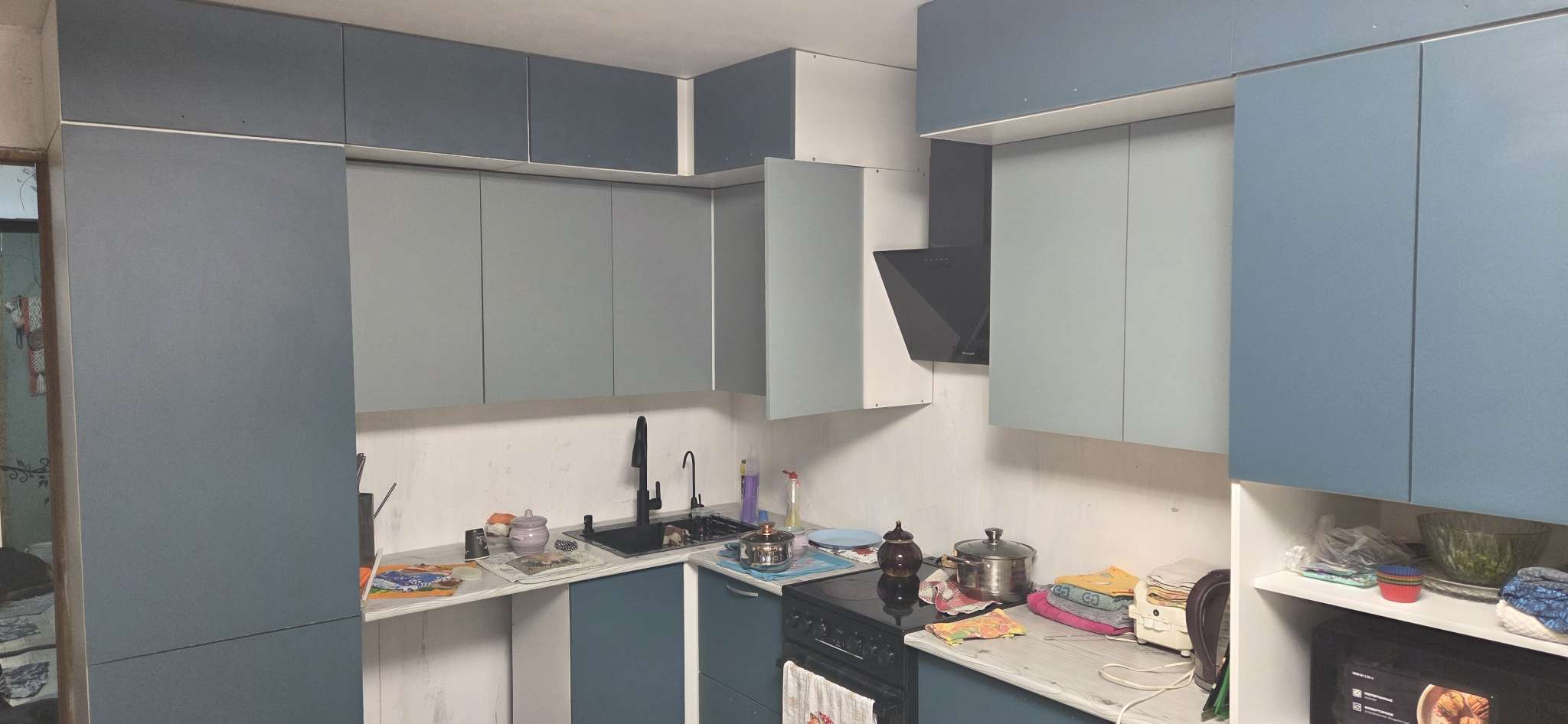 Фотография покупателя товара Кухонный гарнитур угловой «Асая гранд прайм», с столешницей, 2200×2500 мм, цвет сумерки/бензин/сосна - Фото 2