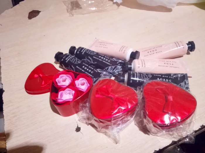 Фотография покупателя товара Мыльные розочки, трёхцветные, набор 3 шт., в коробке - Фото 3