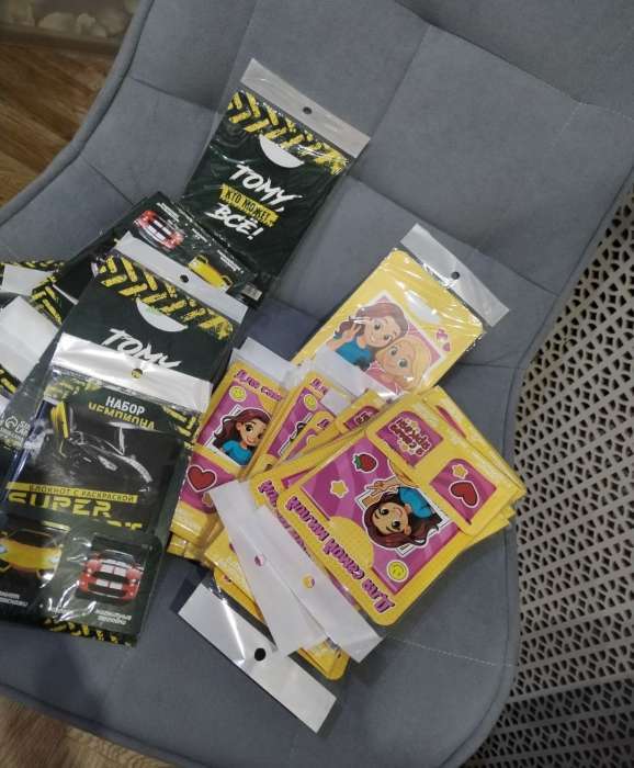 Фотография покупателя товара Подарочный набор блокнот А6, 32 листа, наклейки, магнитные закладки «Тачки» - Фото 2