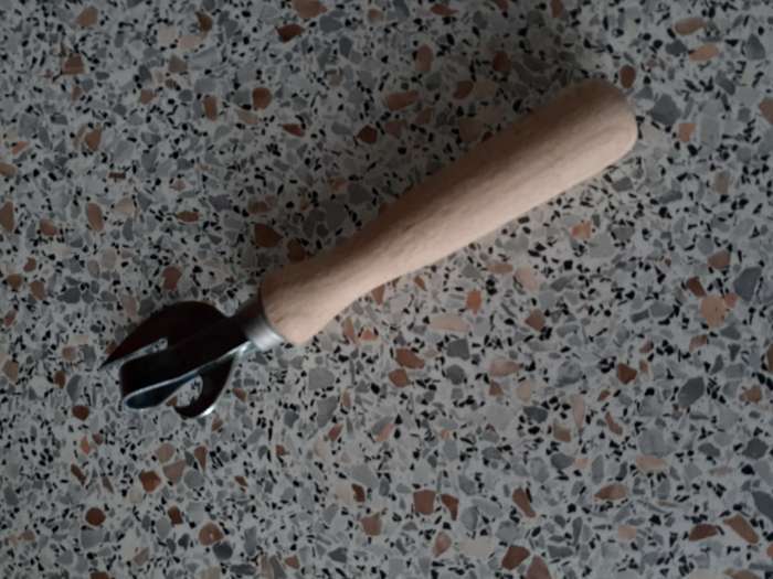Фотография покупателя товара Открывалка не клепаная, 17×4 см, цинк, с деревянной ручкой из бука