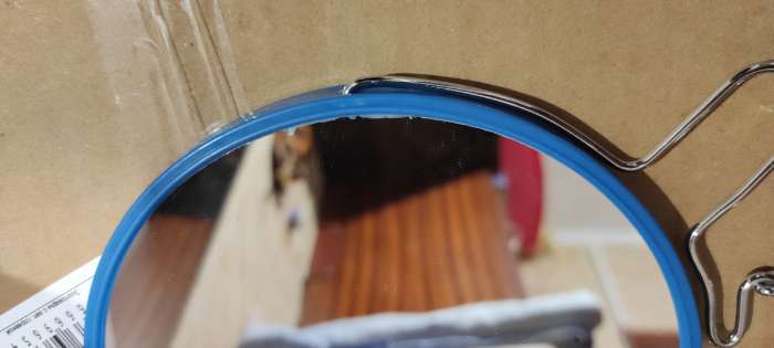 Фотография покупателя товара Зеркало складное-подвесное, двустороннее, с увеличением, d зеркальной поверхности 16 см, цвет МИКС - Фото 2