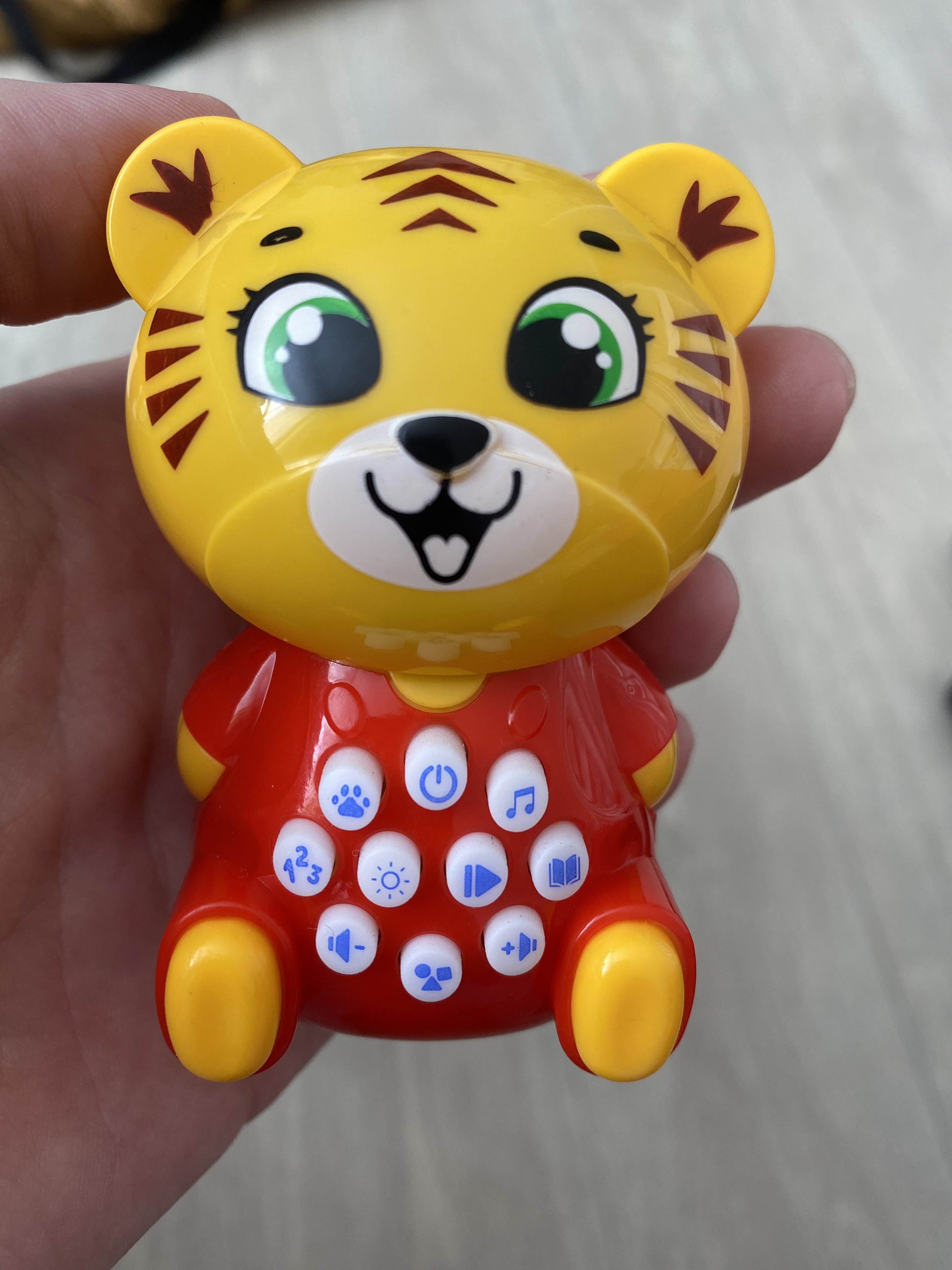 Фотография покупателя товара Музыкальная игрушка «Вёселый тигруля», звук, свет - Фото 1