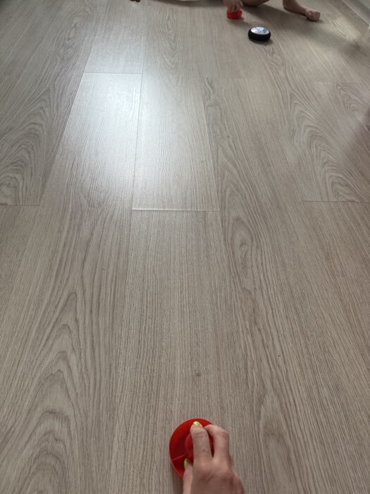 Фотография покупателя товара Настольная игра для детей «Аэрохоккей», работает от батареек, 2 игрока, 3+ - Фото 1