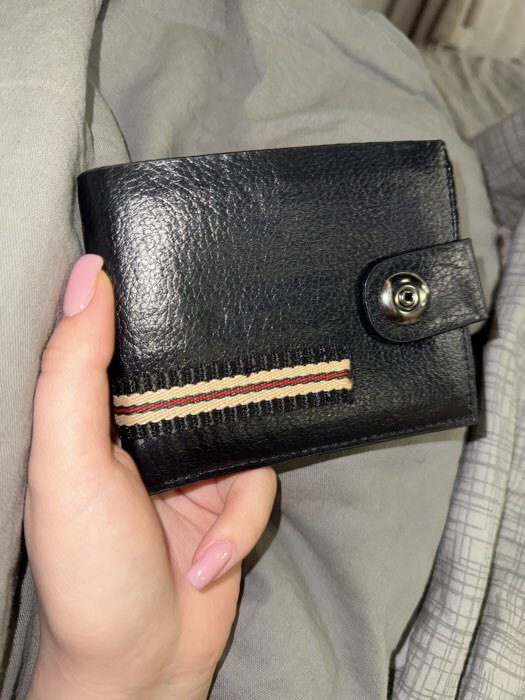 Фотография покупателя товара Портмоне мужское на магните, отдел для купюр, карт, монет, чёрное - Фото 2