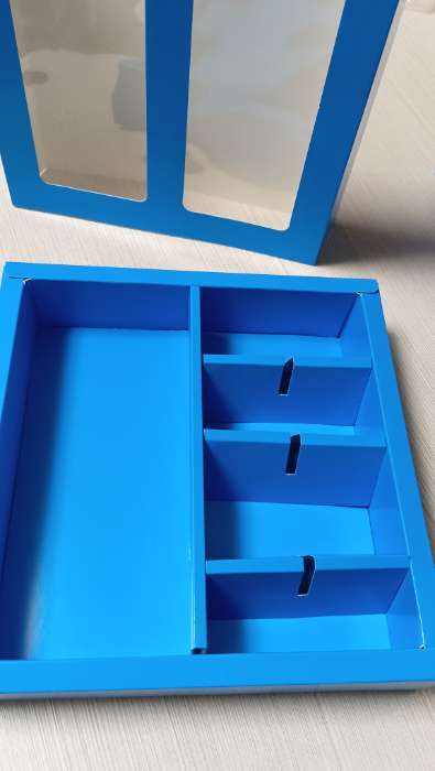 Фотография покупателя товара Коробка для 8 конфет + шоколад, с окном, белая, 17.7×17.8×3.8 см - Фото 45