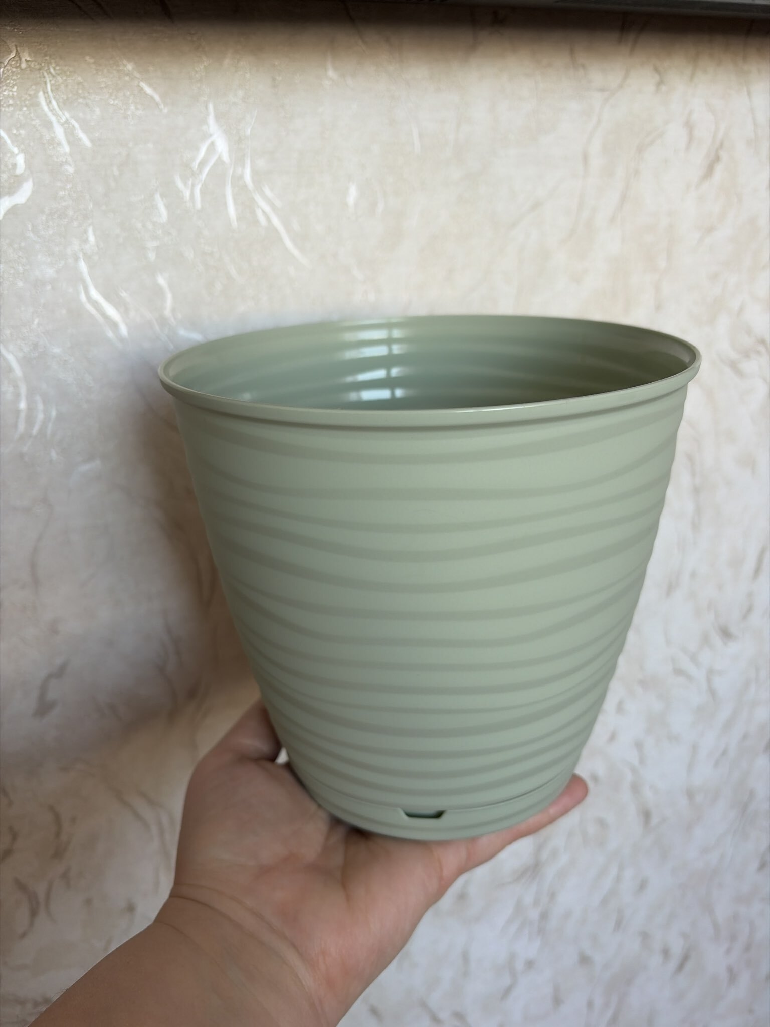 Фотография покупателя товара Горшок для цветов с поддоном Saffron, 2.6 л, d=17.6 см, h=16.2 см, цвет светло-зелёный