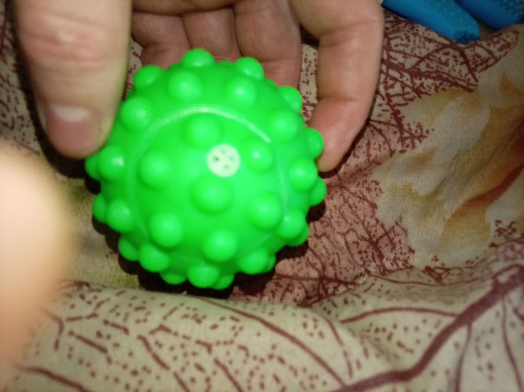 Фотография покупателя товара Игрушки для собак. Мячик с пищалкой «Жёлтый», d=6.5 см - Фото 3