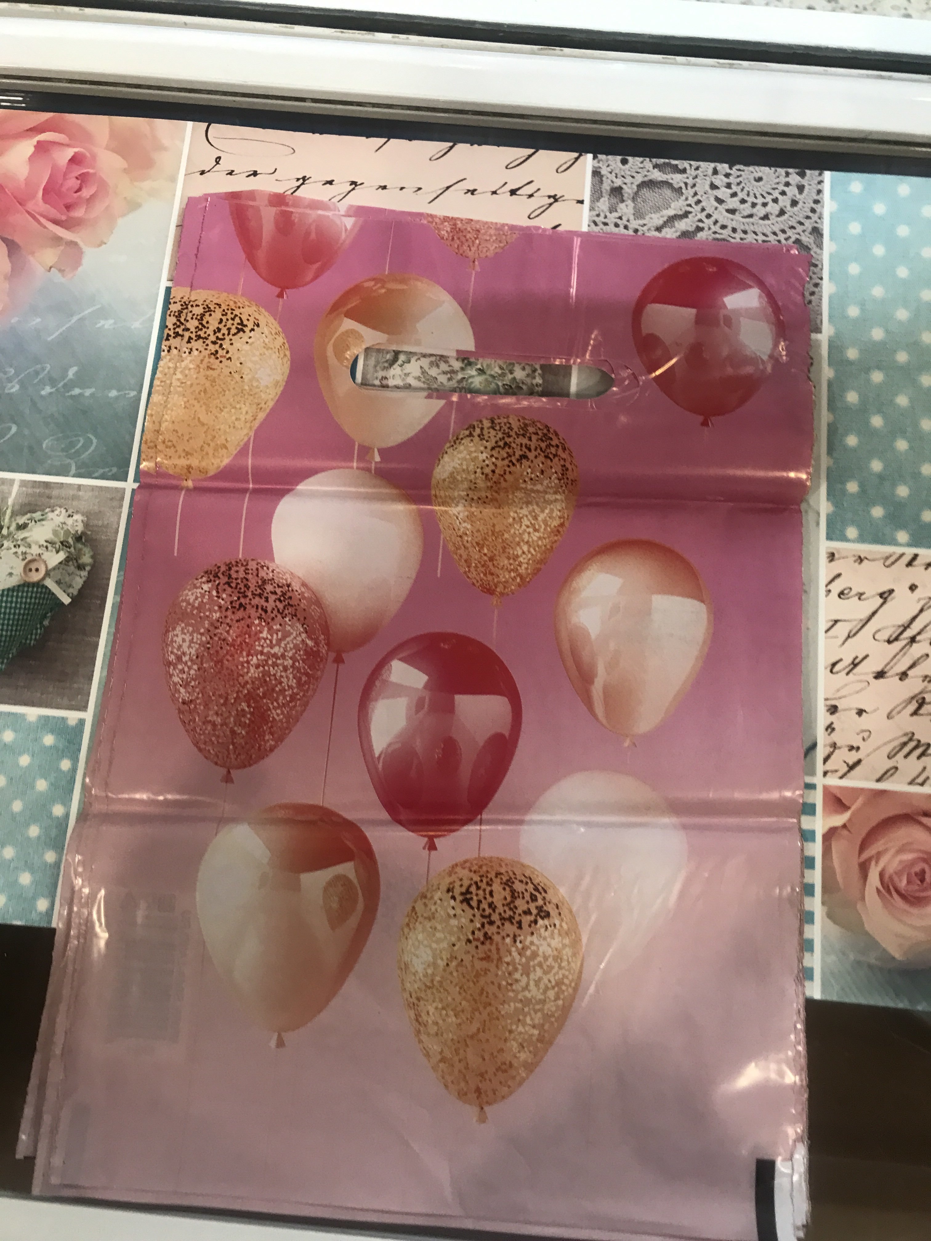 Фотография покупателя товара Пакет "Праздничные шары", полиэтиленовый с вырубной ручкой, 30 мк , 20 х 30 см - Фото 1