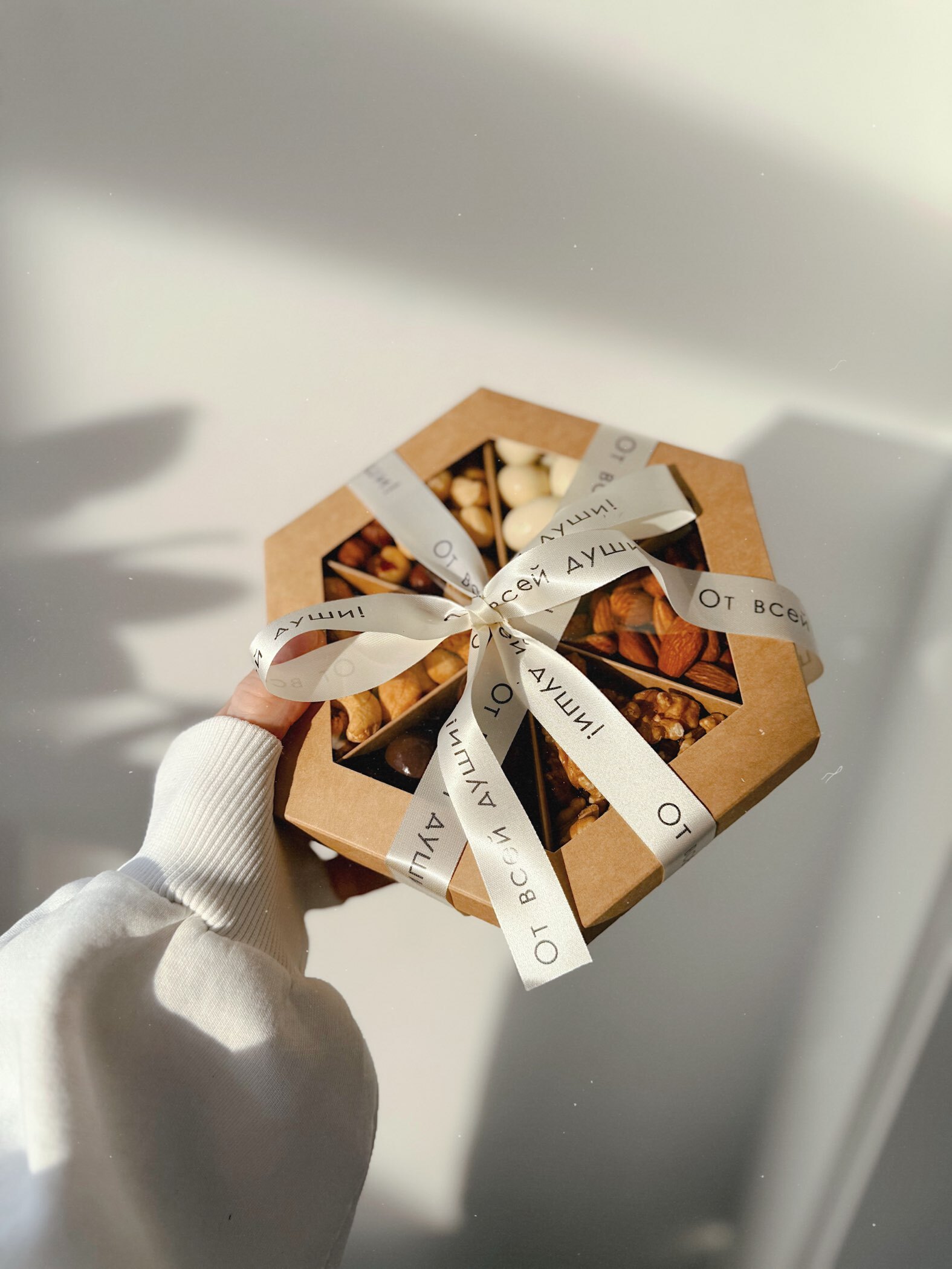 Фотография покупателя товара Коробка - менажница под сухофрукты, с окном, 18.5×18.5×5.5 см - Фото 5