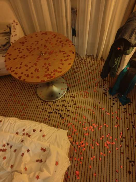 Фотография покупателя товара Хлопушка пневматическая «Сердца», золото, 30 см - Фото 1