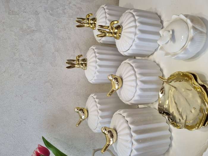 Фотография покупателя товара Банка керамическая для сыпучих продуктов Доляна «Золотое крыло», 1,2 л, цвет белый - Фото 4