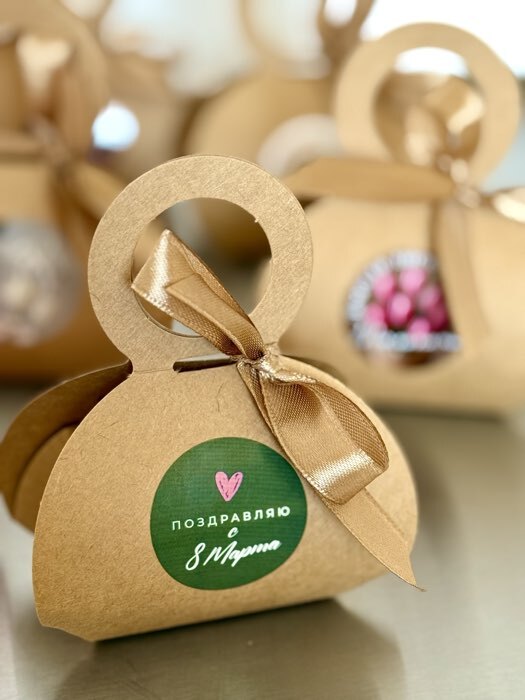 Фотография покупателя товара Подарочная коробка в форме сумочки, складная, с бантом и ручкой, крафт, 6×8×3 см - Фото 4