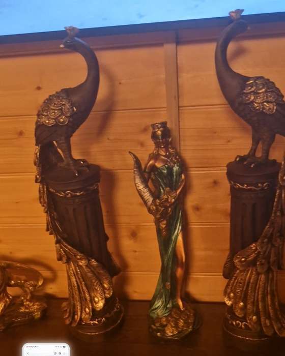 Фотография покупателя товара Колонна декоративная «Жар-птица», под чёрное золото, 67×16×17 см - Фото 3