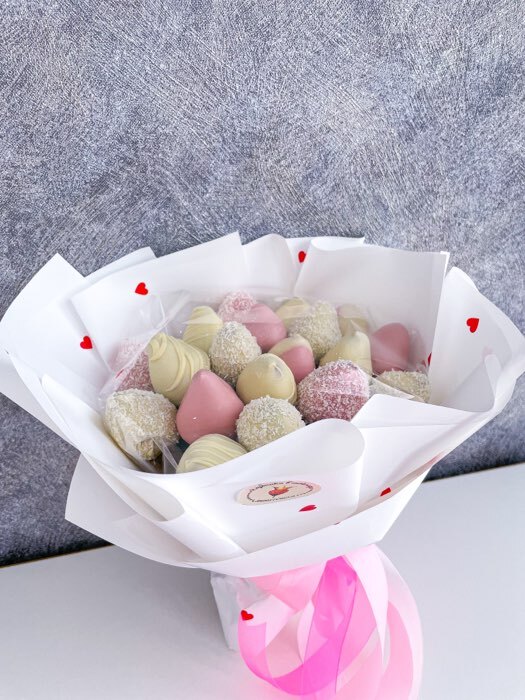 Фотография покупателя товара Пленка листах для цветов и букетов, «Сердца», пудра светлая, 65 микрон, 57×57 см - Фото 1