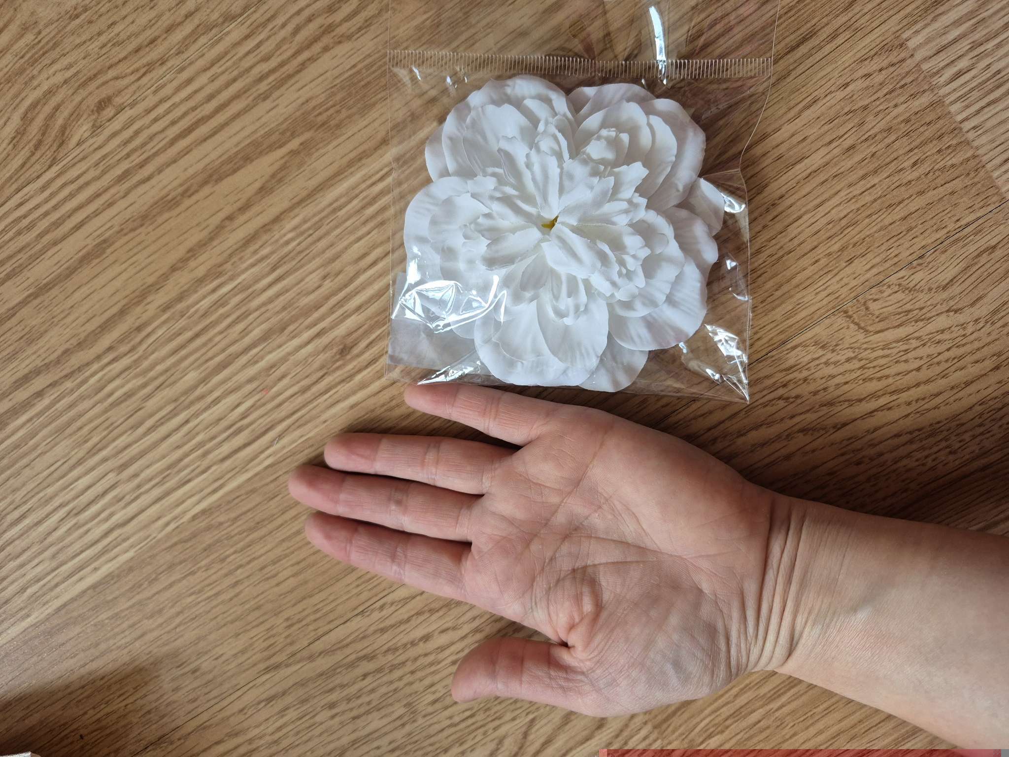 Фотография покупателя товара Брошь-заколка текстильная «Цветок» пион, цвет белый - Фото 2