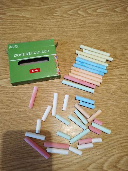 Фотография покупателя товара Мел школьный цветной, 6 цветов, круглый беспыльный, 24 штуки, в картонной коробке - Фото 3
