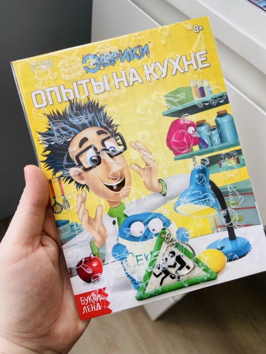 Фотография покупателя товара Брелок для ключей на кольце «Дорожный знак», пластик светоотражающий, 6.2×4.5 см, МИКС - Фото 3