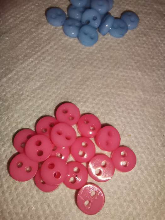 Фотография покупателя товара Пуговицы пластик для творчества 2 прокола "Цветные пуговички" набор 100 шт 0,6х0,6 см - Фото 3