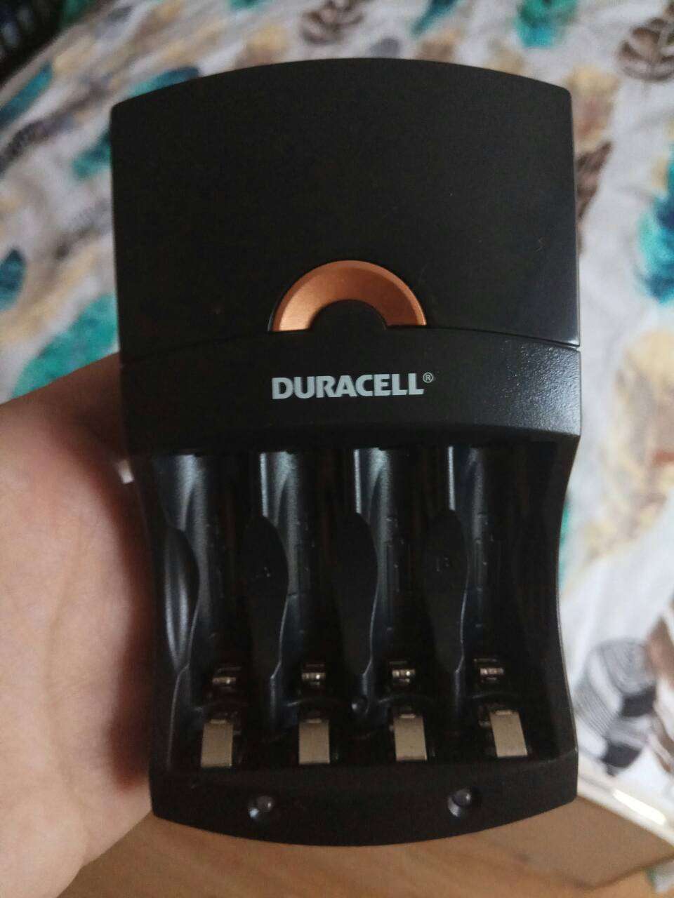 Фотография покупателя товара Зарядное устройство Duracell CEF14 + 2 аккумулятора AA 1700 мАч и 2 аккумулятора AAA 750 мАч