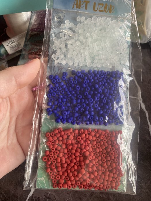 Фотография покупателя товара Бисер круглый 6/0 «Матовый. Патриот», 3 цвета × 20 г, 20×8×0.7 см - Фото 2