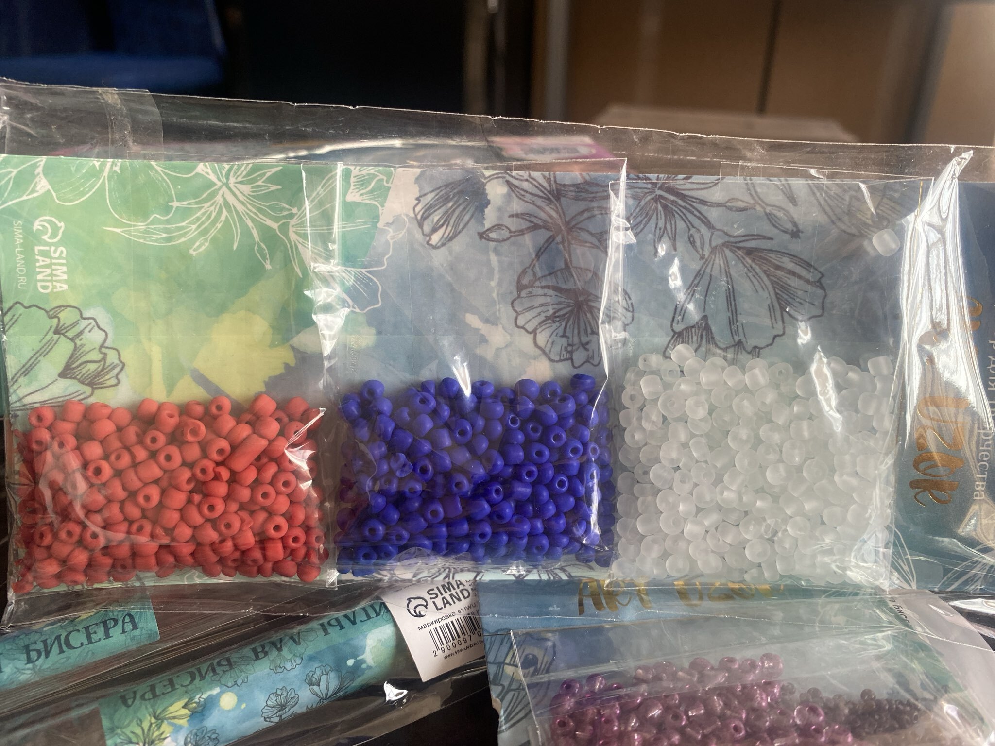 Фотография покупателя товара Бисер круглый 6/0 «Матовый. Патриот», 3 цвета × 20 г, 20×8×0.7 см - Фото 4