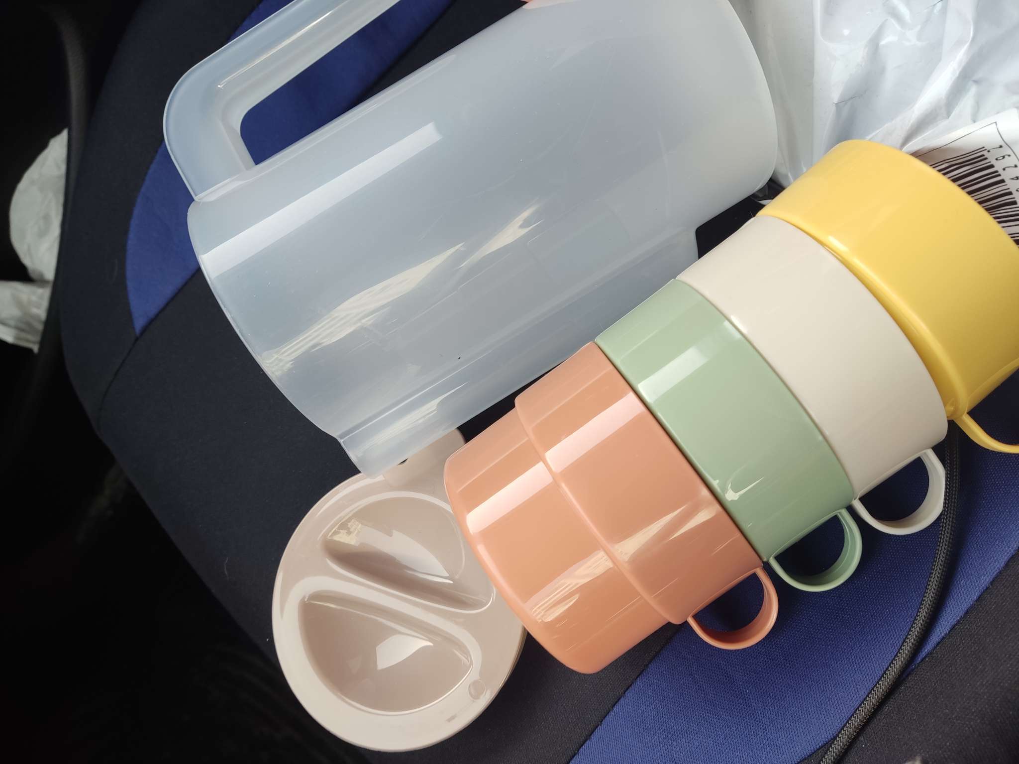 Фотография покупателя товара Набор для напитков Альтернатива «Турист», 5 предметов: кувшин 1 л, 4 кружки 300 мл, пластик, МИКС - Фото 2