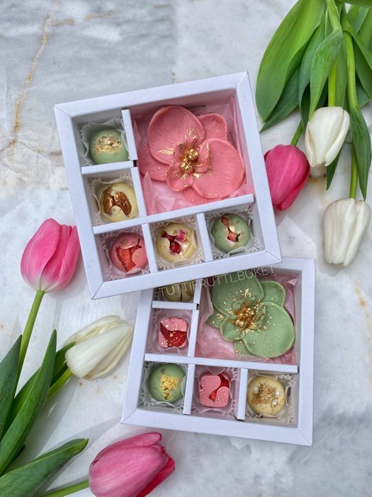 Фотография покупателя товара Коробка под 9 конфет с обечайкой, розовый, 14,5 х 14,5 х 3,5 см - Фото 10